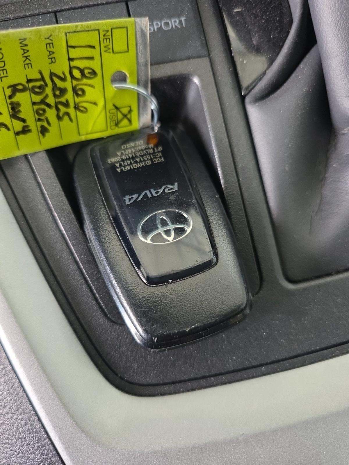 2025 Toyota RAV4 XLE FWD