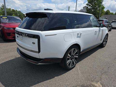 2023 Land Rover Range Rover SE LWB AWD