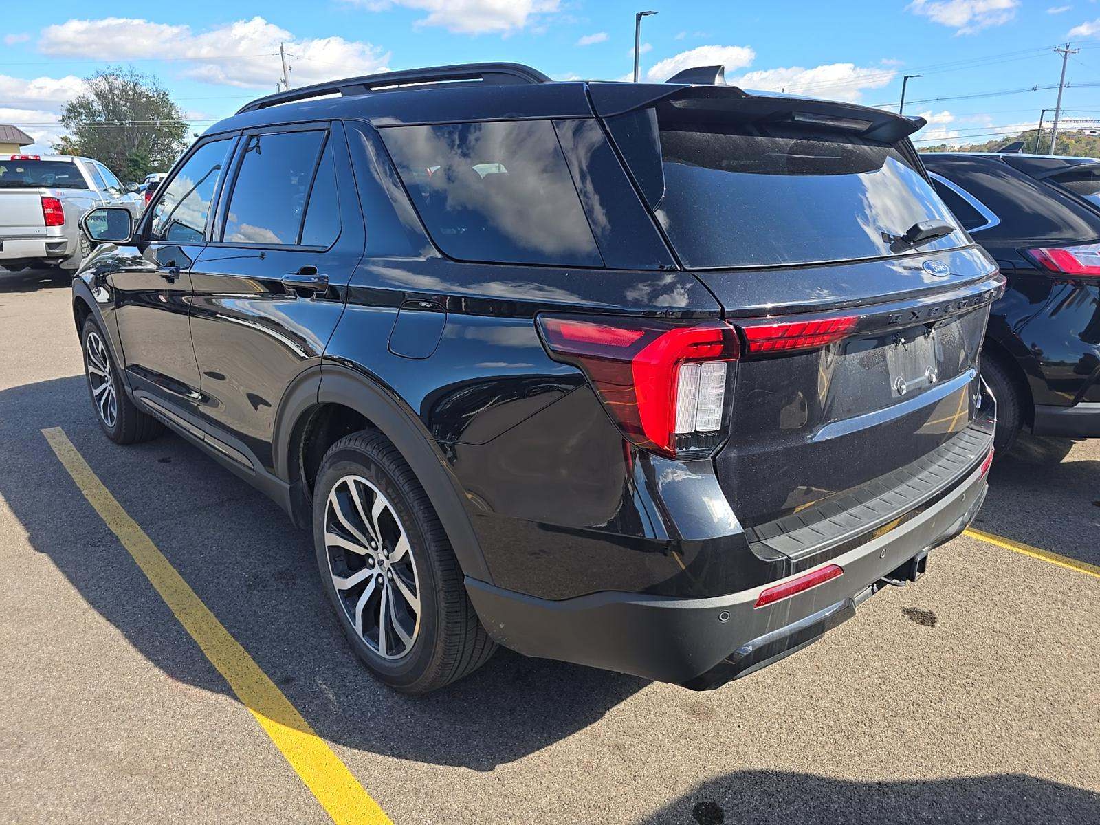 2025 Ford Explorer ST-Line AWD
