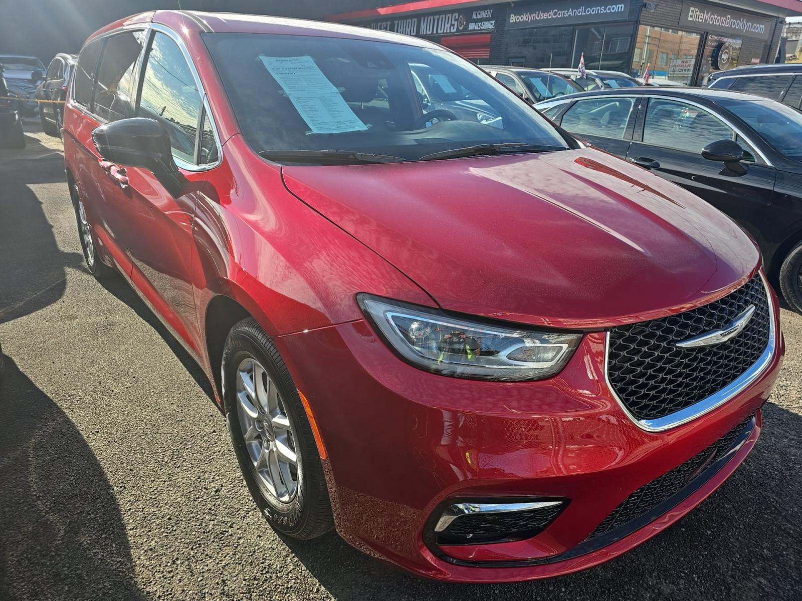 2025 Chrysler Pacifica Select FWD