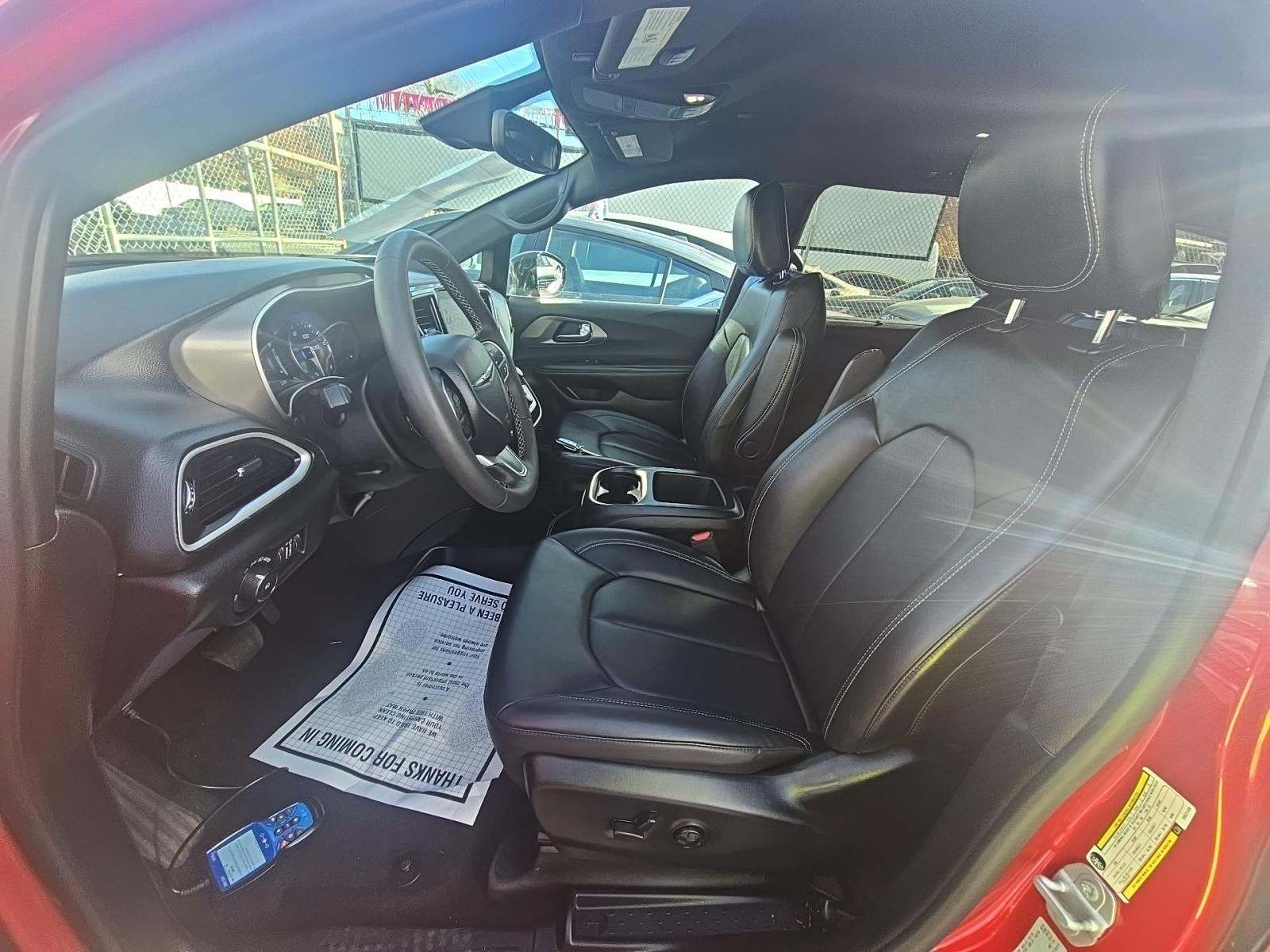 2025 Chrysler Pacifica Select FWD