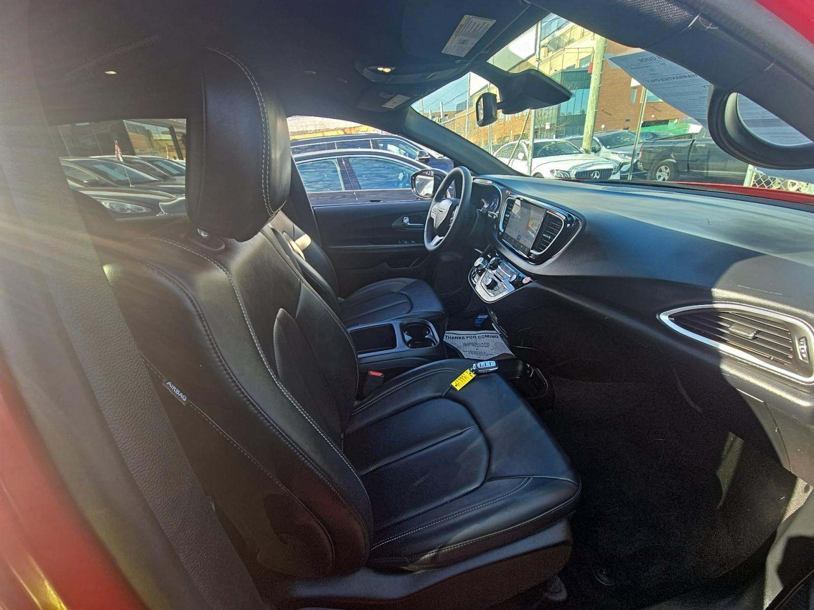 2025 Chrysler Pacifica Select FWD