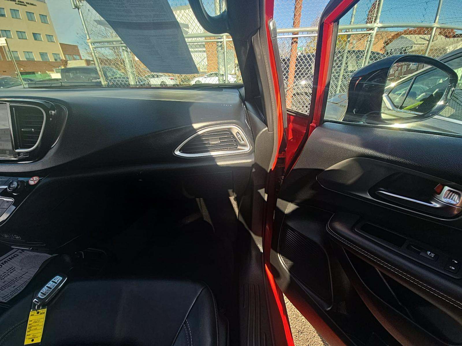 2025 Chrysler Pacifica Select FWD