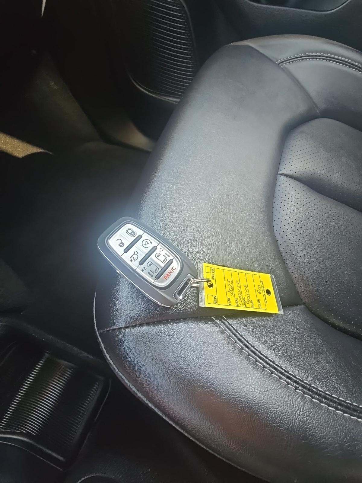 2025 Chrysler Pacifica Select FWD