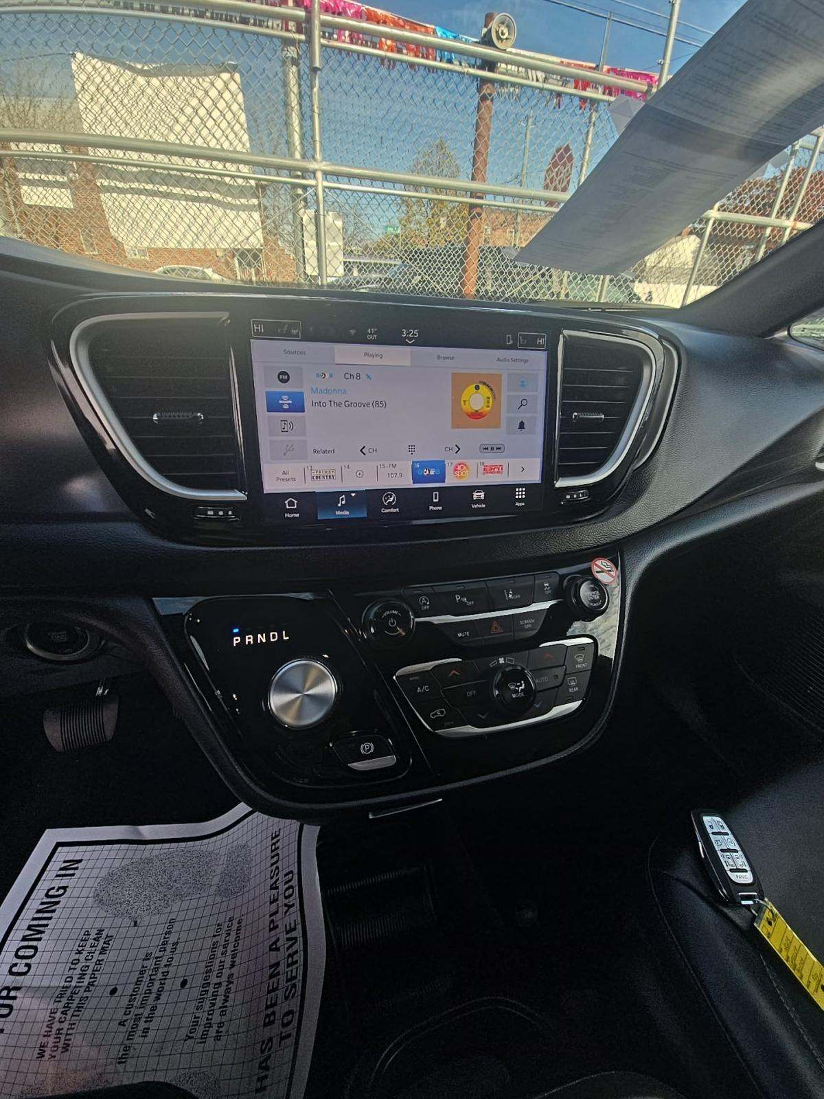 2025 Chrysler Pacifica Select FWD