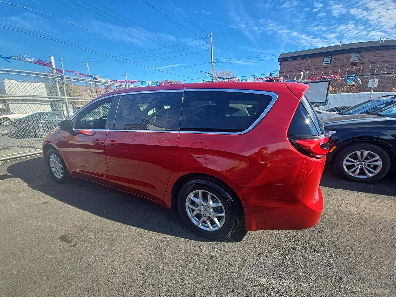 2025 Chrysler Pacifica Select FWD