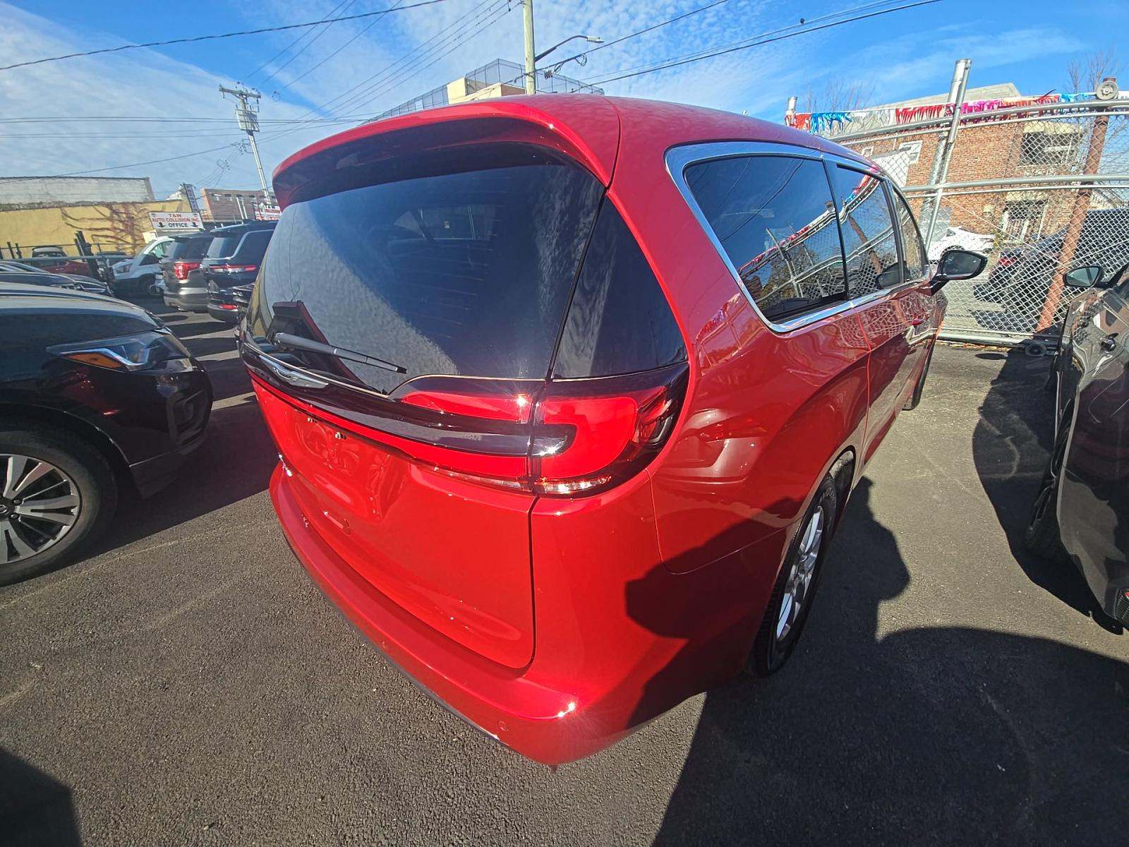 2025 Chrysler Pacifica Select FWD