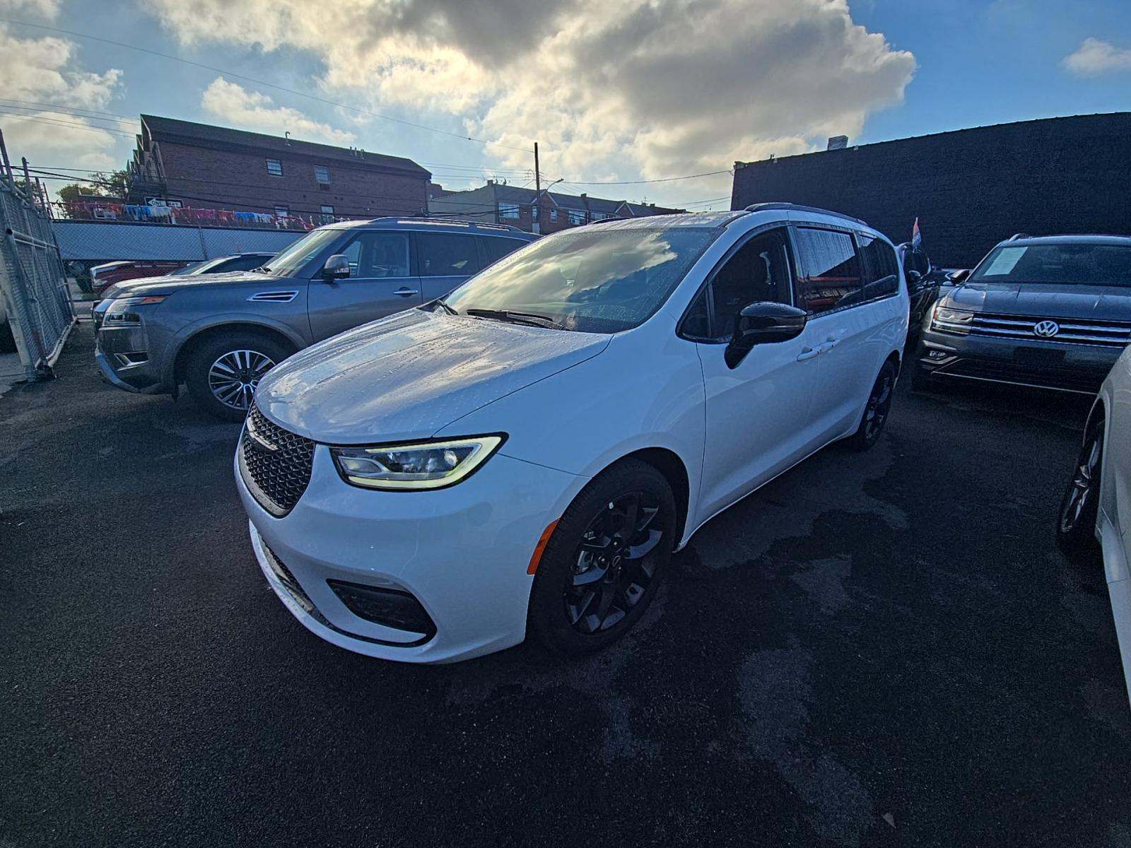 2025 Chrysler Pacifica Limited FWD