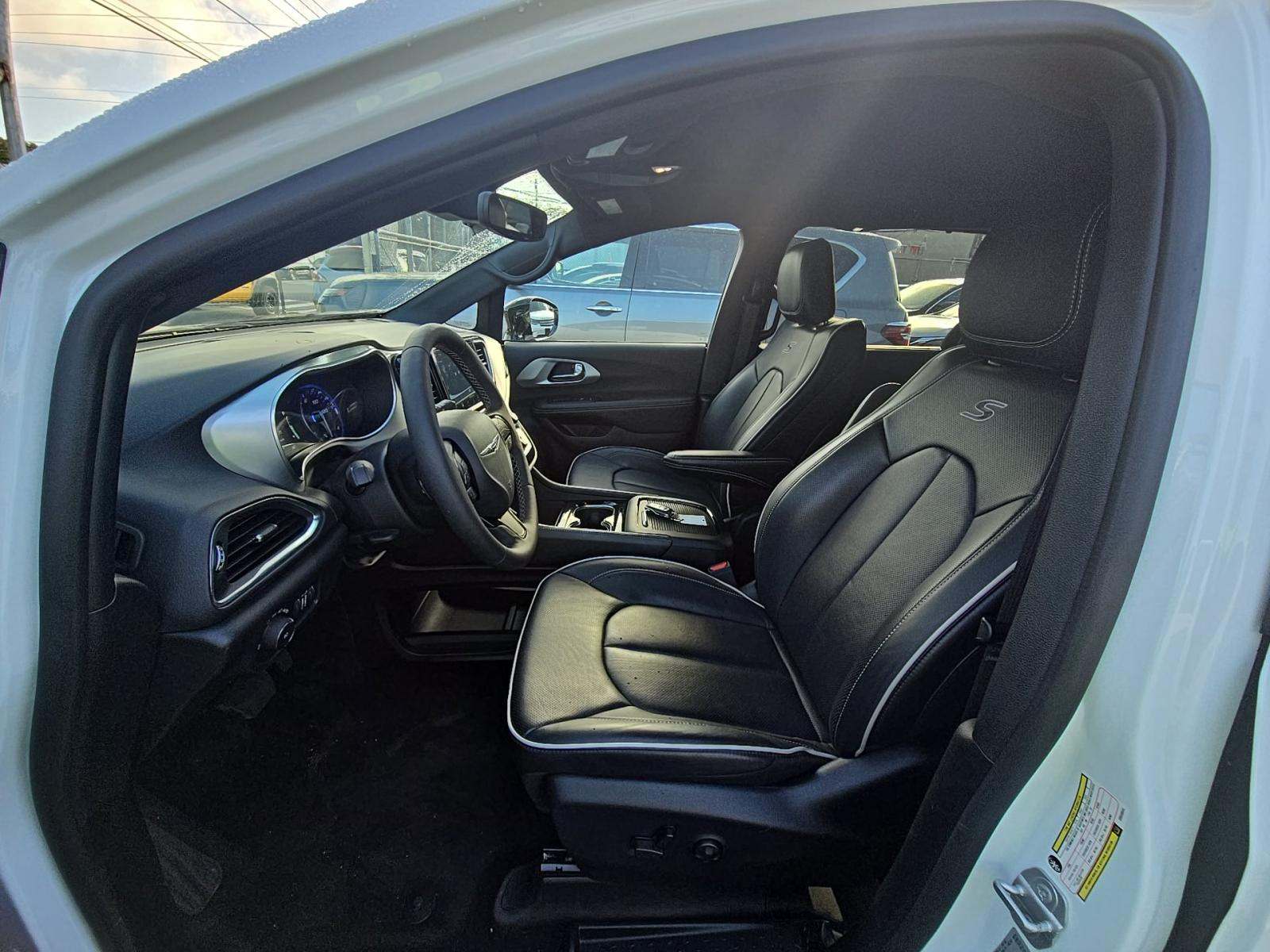 2025 Chrysler Pacifica Limited FWD