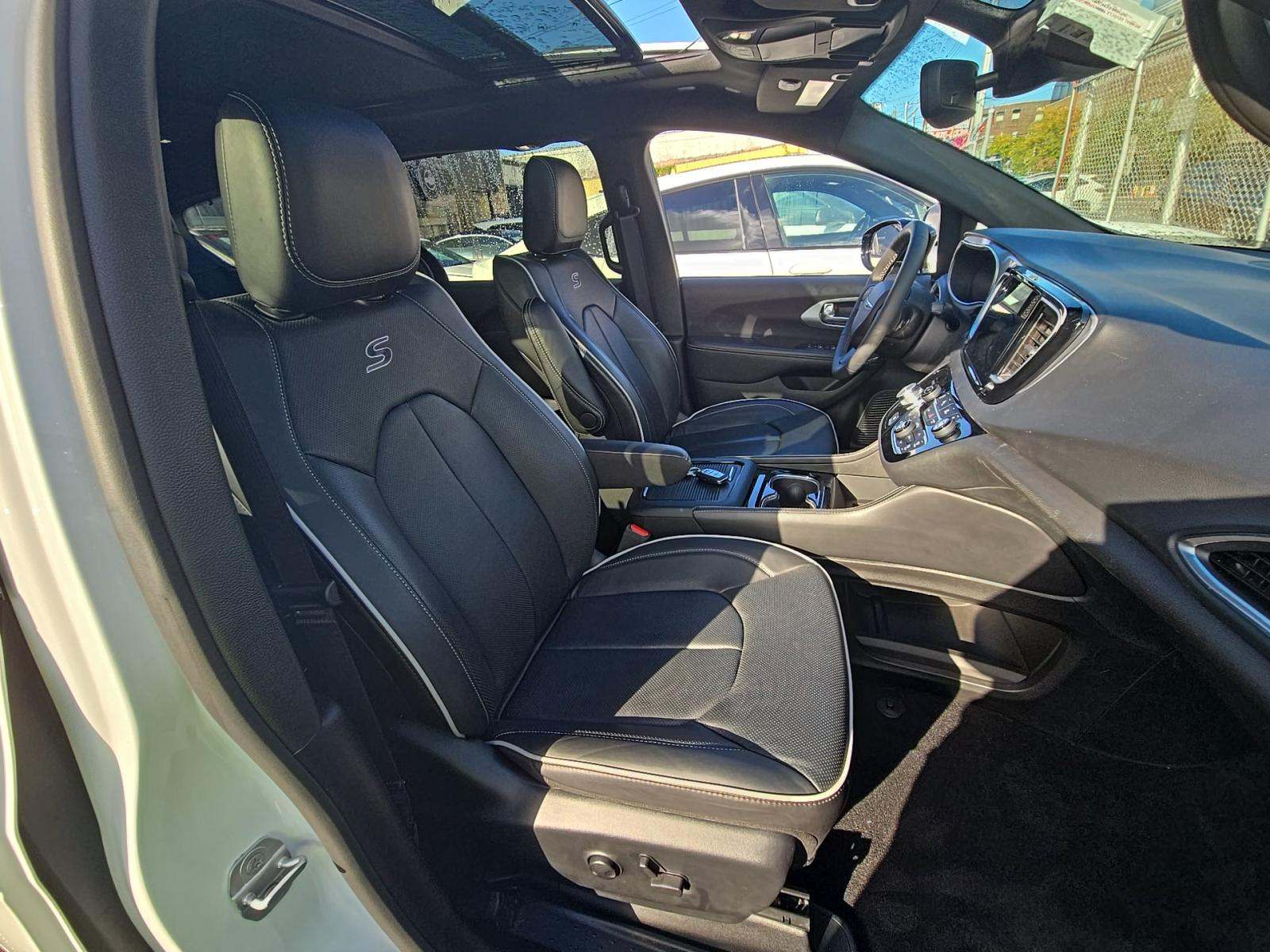 2025 Chrysler Pacifica Limited FWD