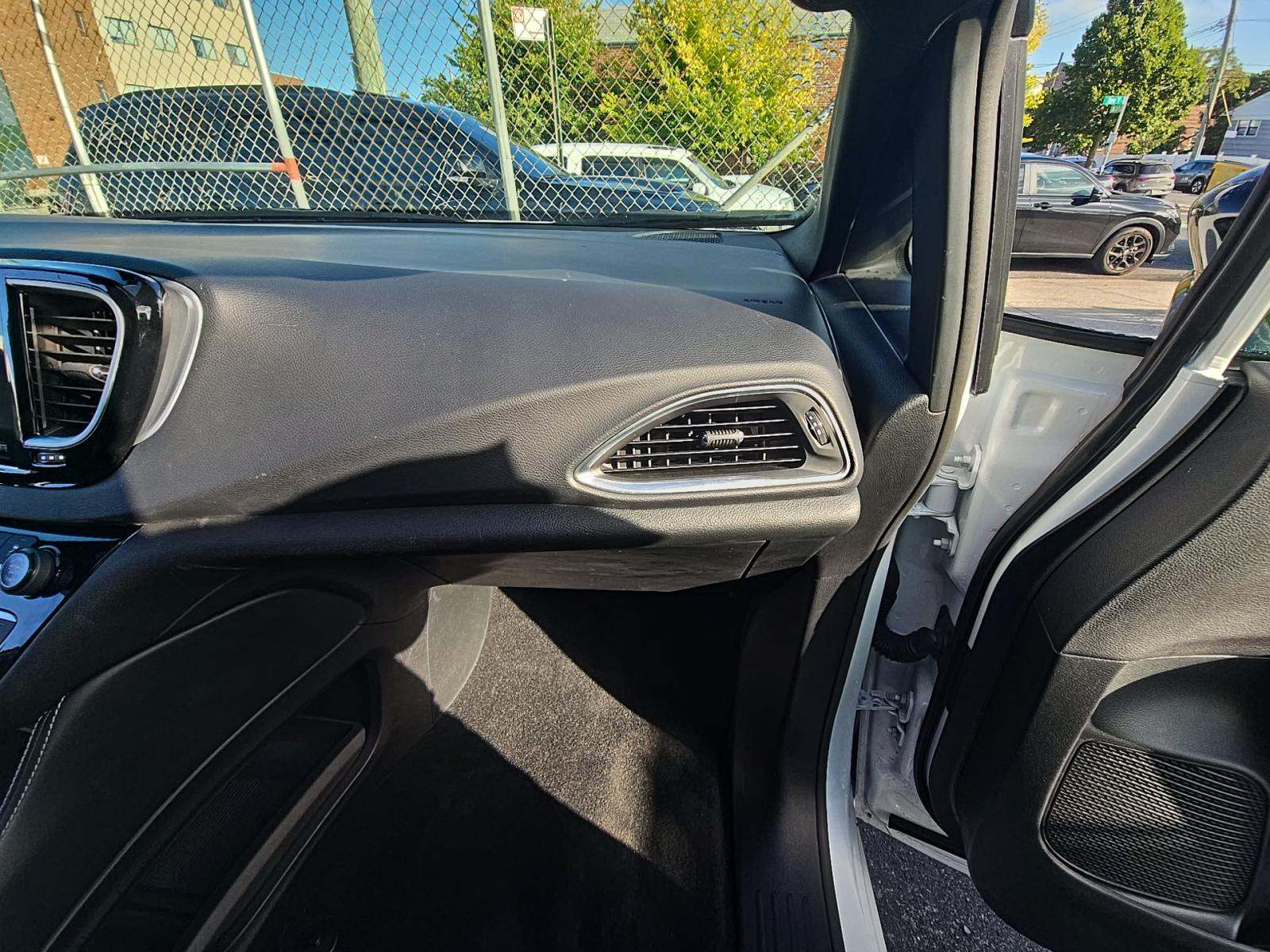 2025 Chrysler Pacifica Limited FWD