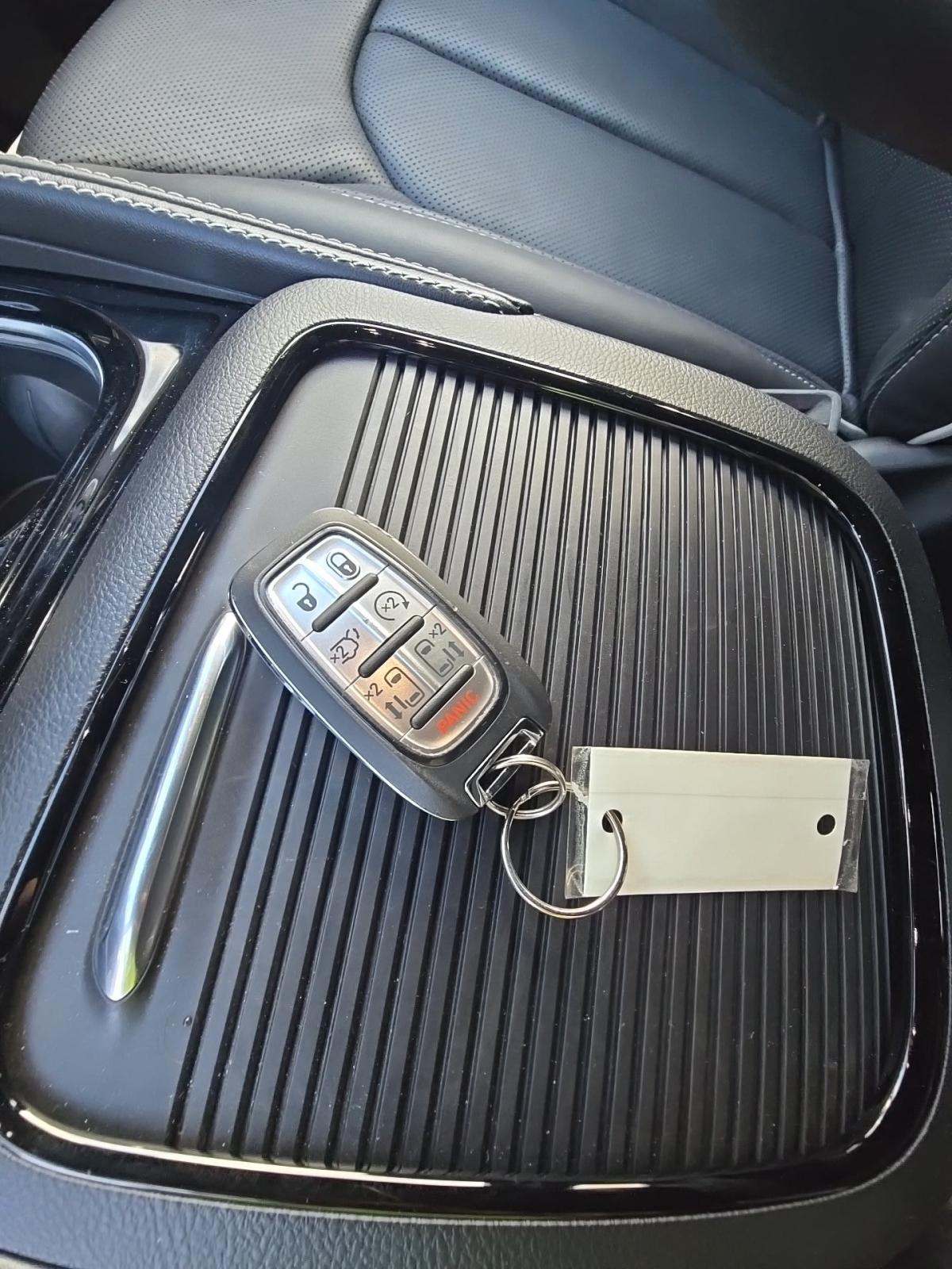 2025 Chrysler Pacifica Limited FWD