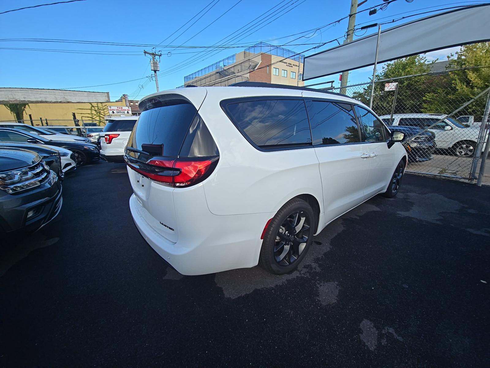 2025 Chrysler Pacifica Limited FWD