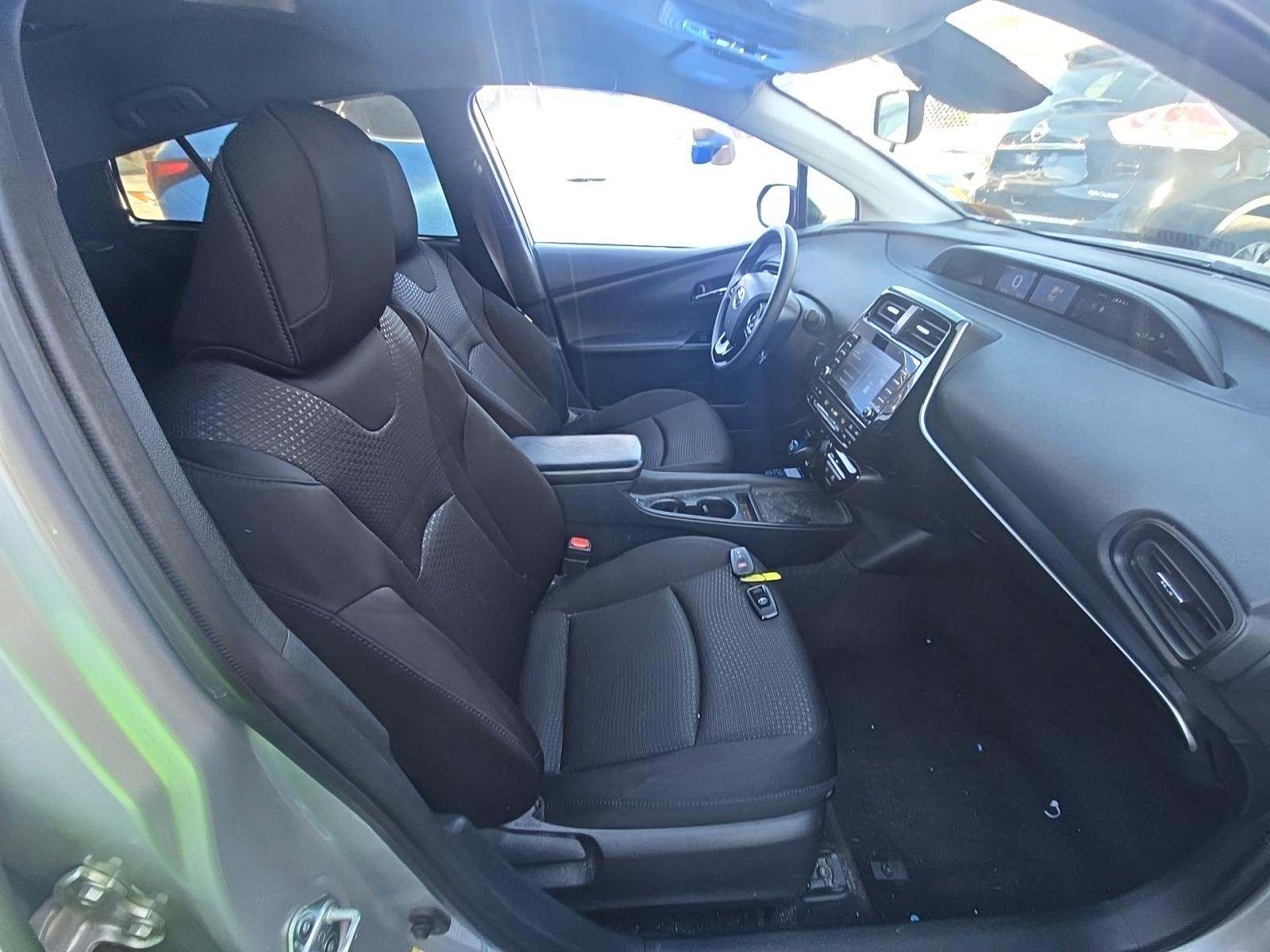 2022 Toyota Prius LE AWD