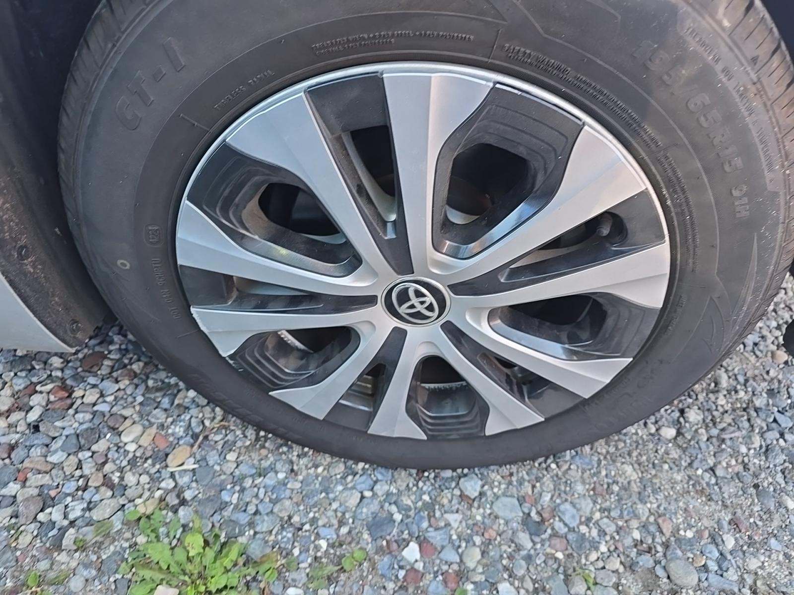 2022 Toyota Prius LE AWD