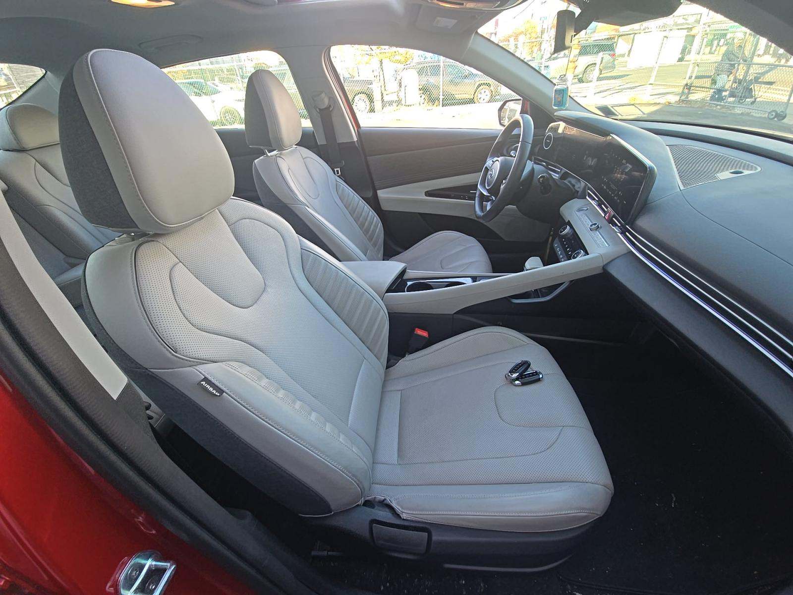 2022 Hyundai Elantra Limited FWD