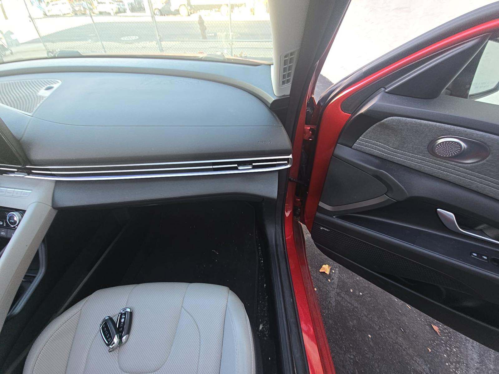 2022 Hyundai Elantra Limited FWD