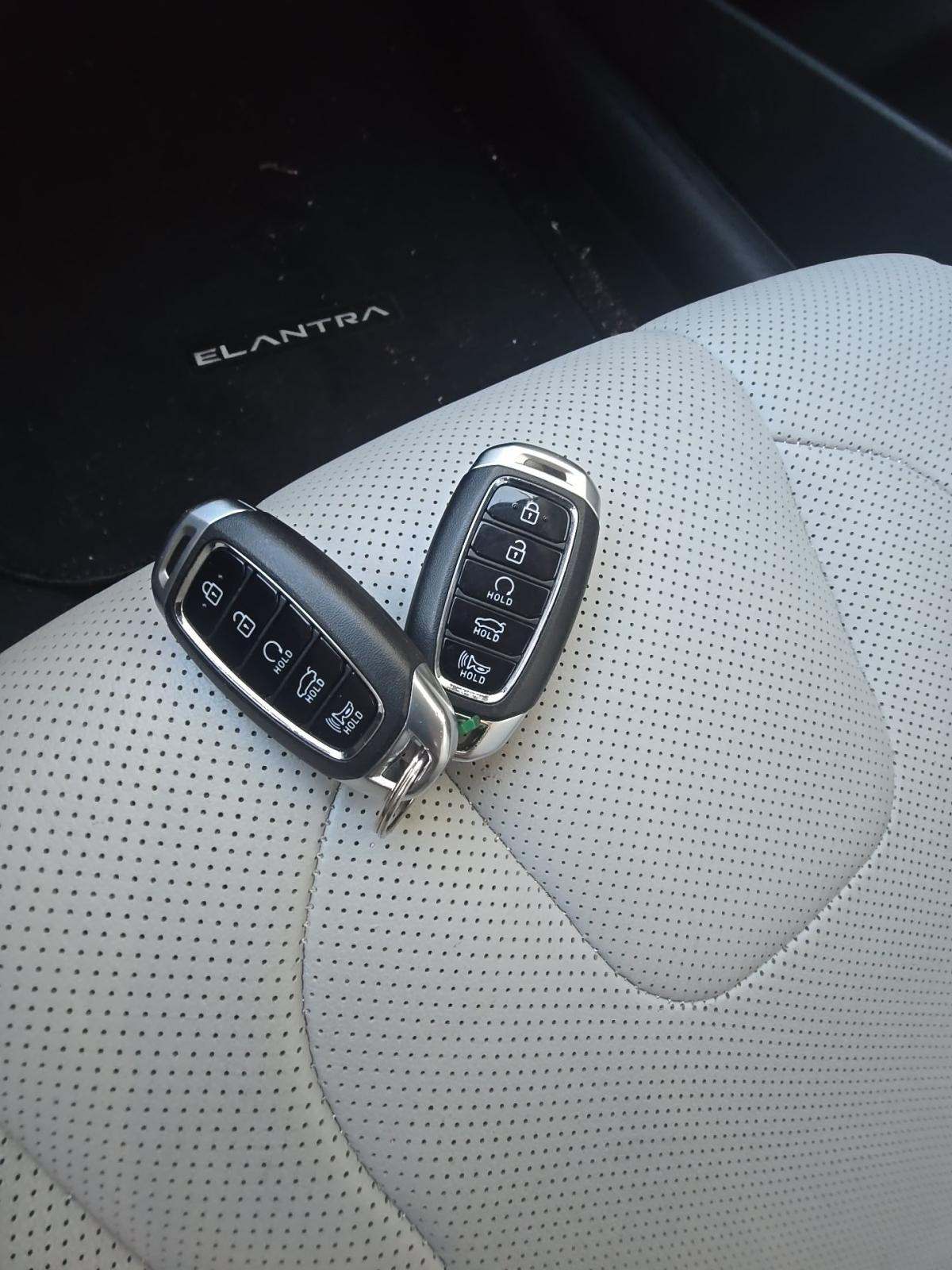 2022 Hyundai Elantra Limited FWD