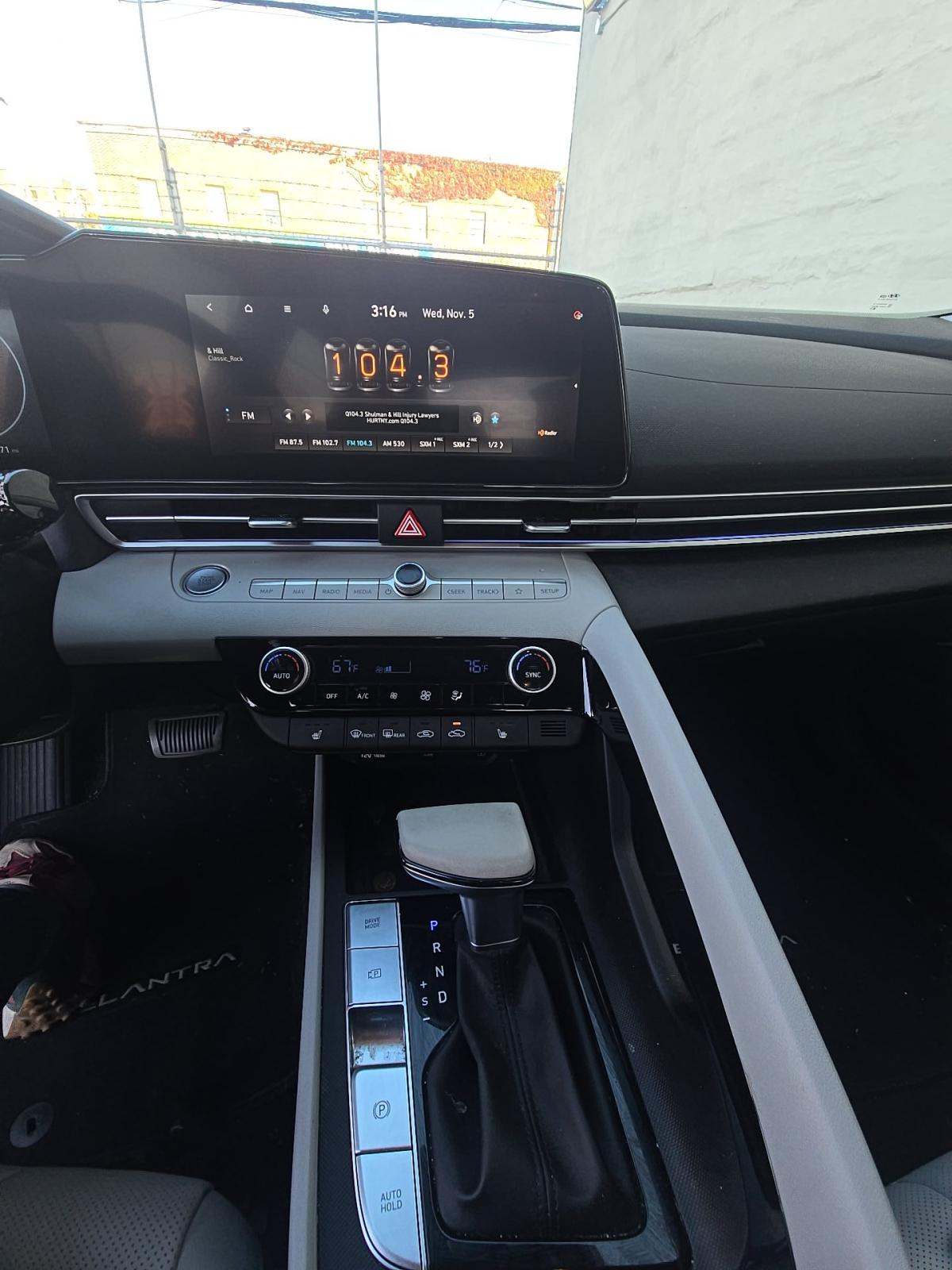 2022 Hyundai Elantra Limited FWD