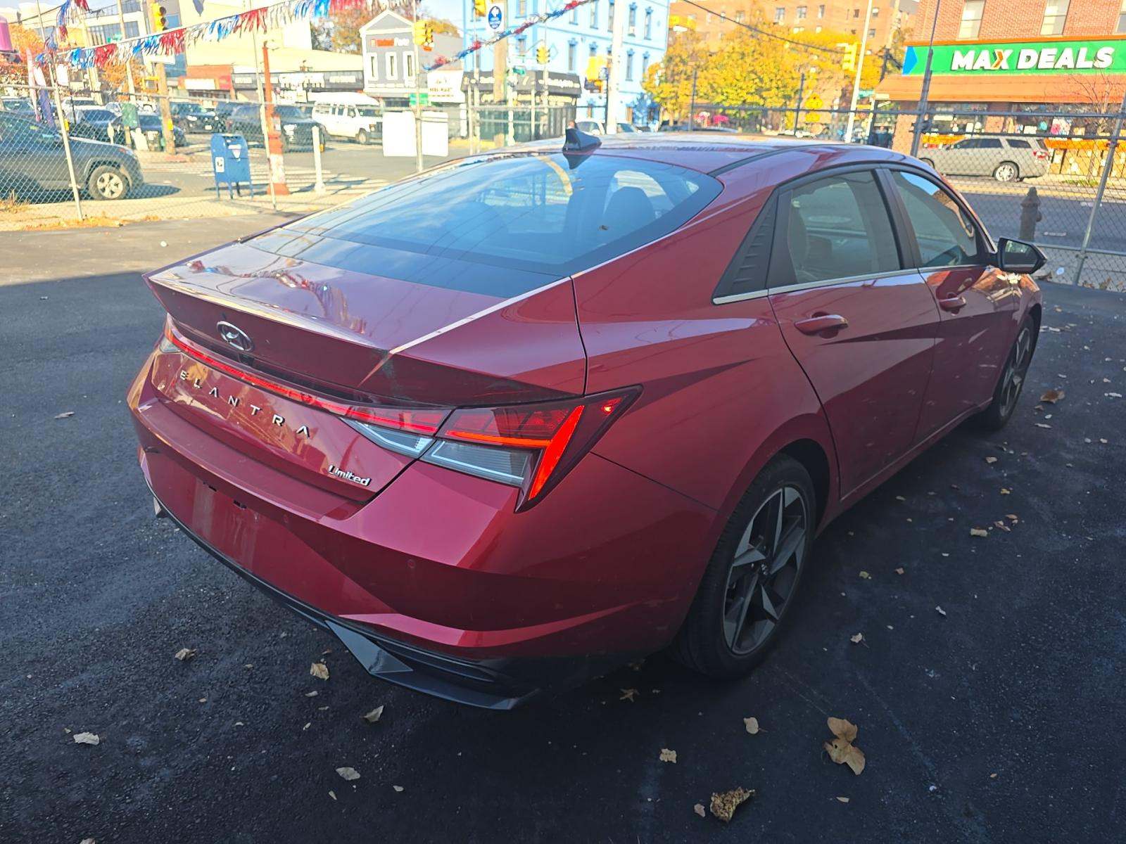 2022 Hyundai Elantra Limited FWD