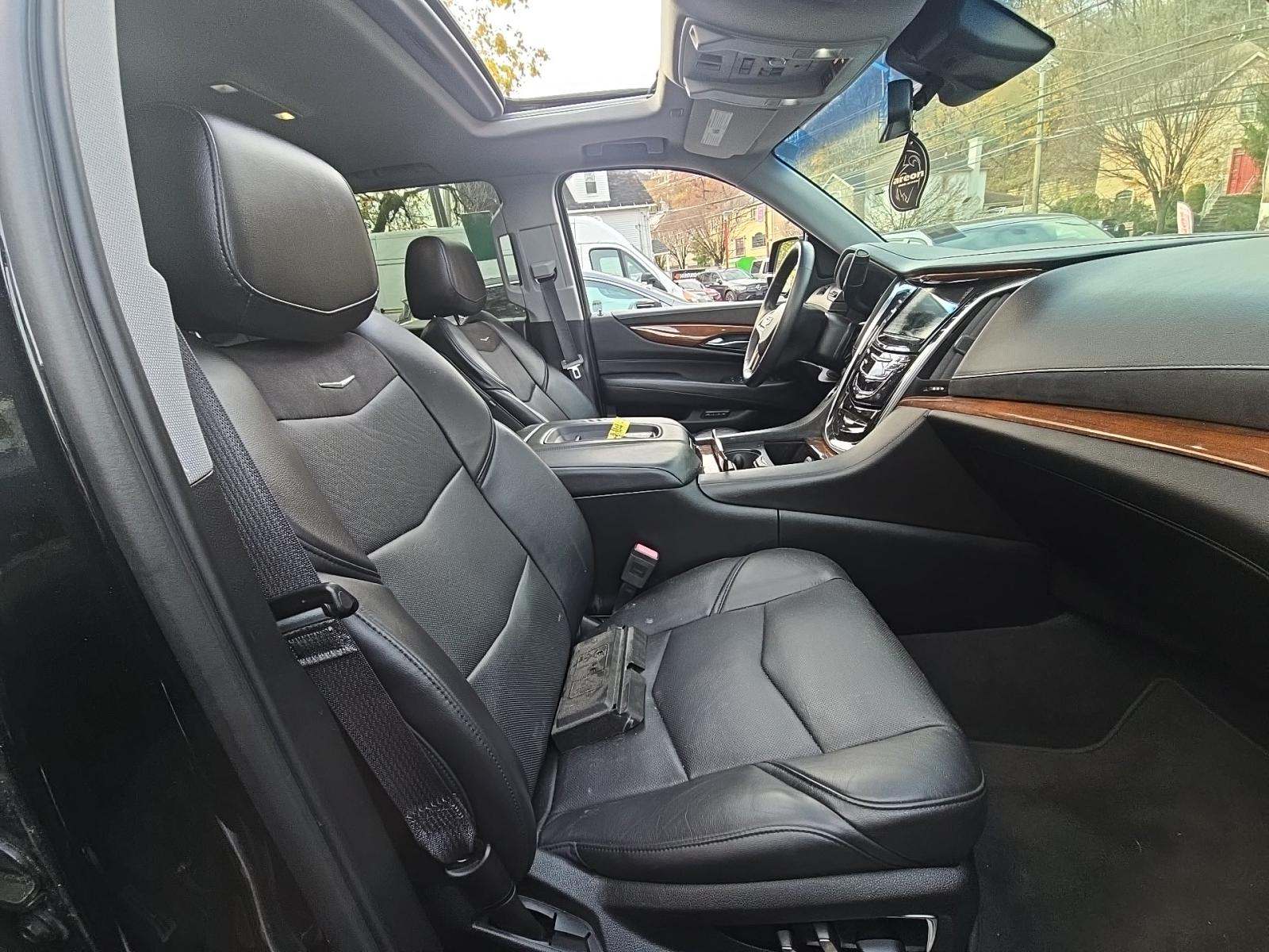 2017 Cadillac Escalade ESV Luxury AWD