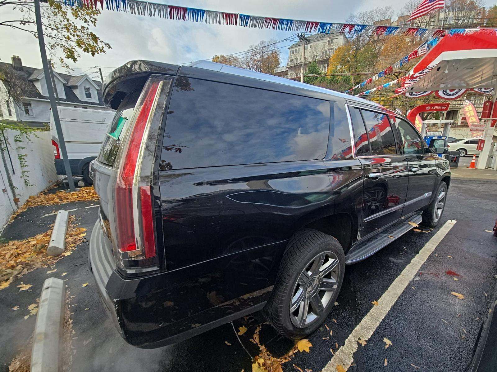 2017 Cadillac Escalade ESV Luxury AWD