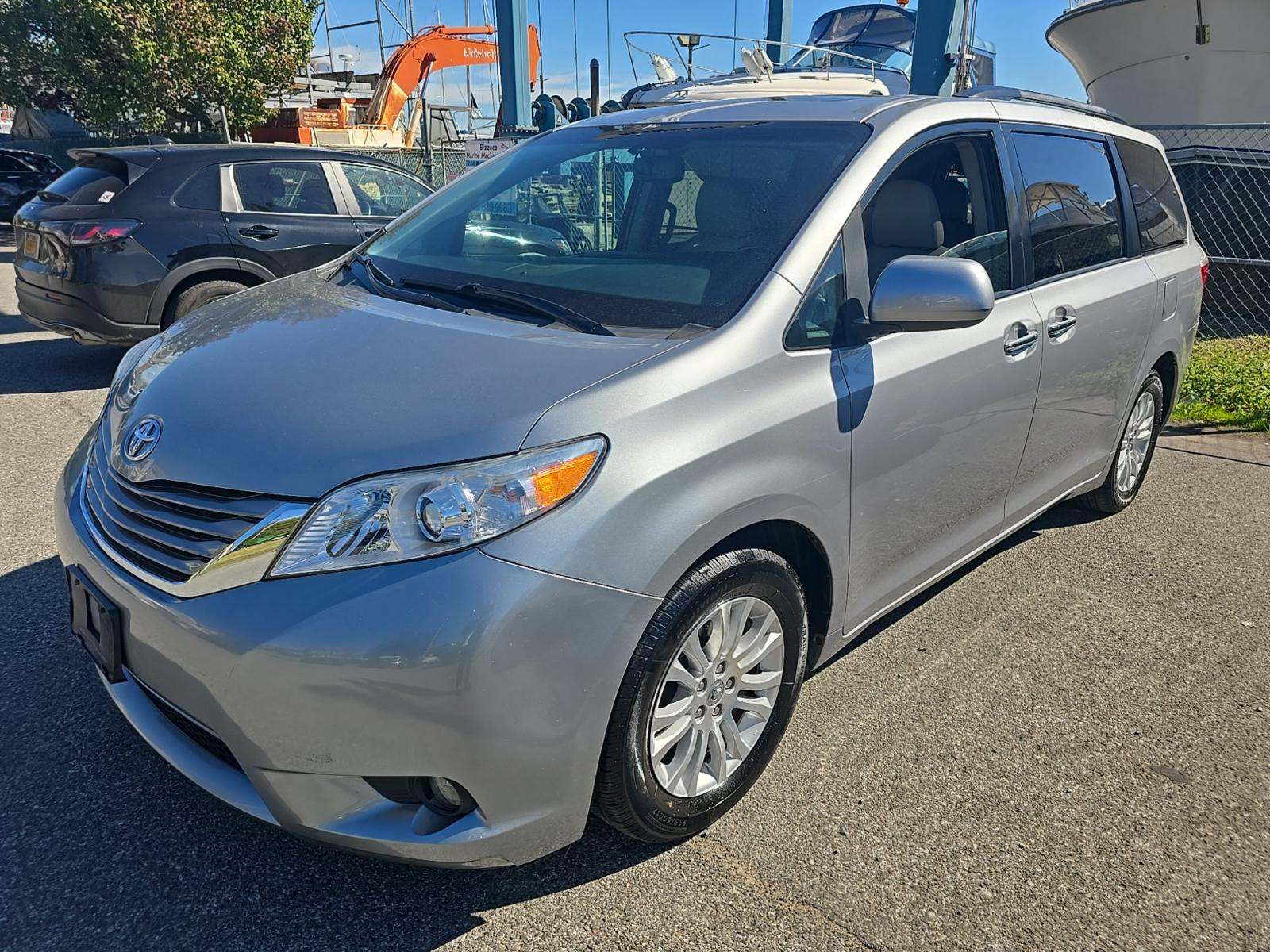 2017 Toyota Sienna XLE FWD