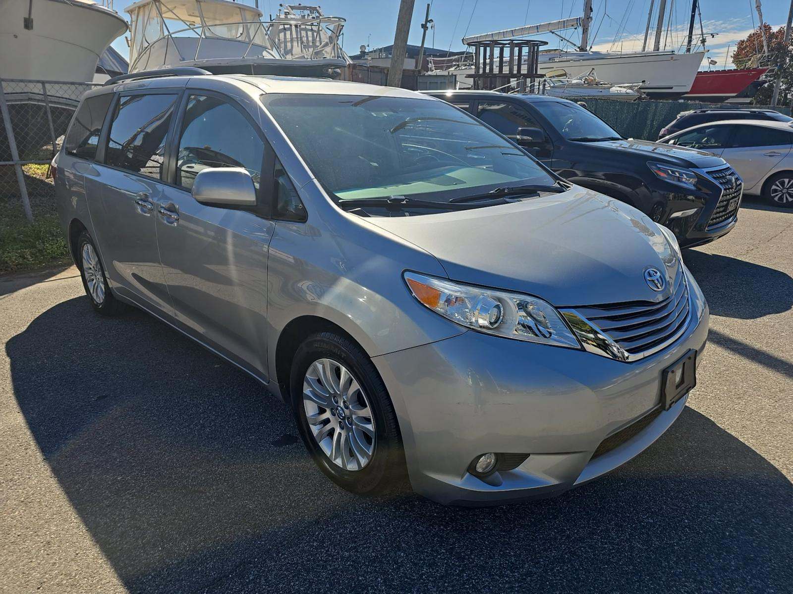 2017 Toyota Sienna XLE FWD