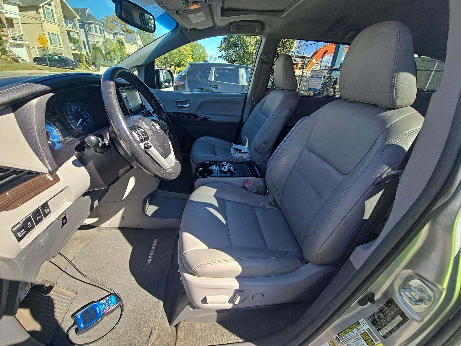 2017 Toyota Sienna XLE FWD