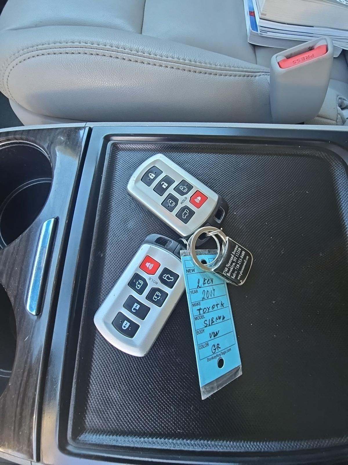 2017 Toyota Sienna XLE FWD