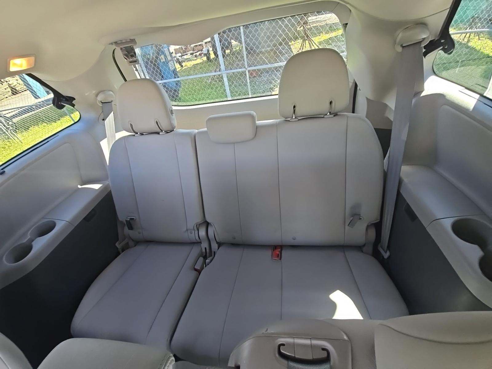 2017 Toyota Sienna XLE FWD