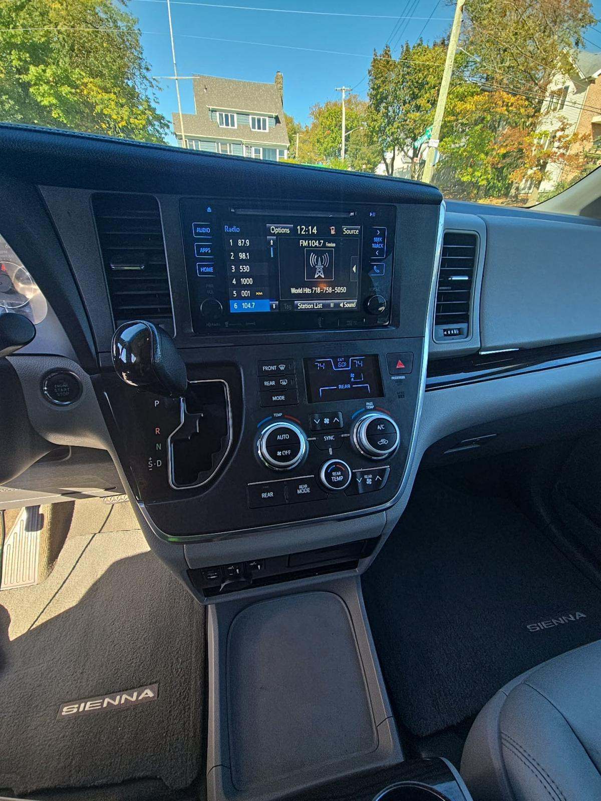 2017 Toyota Sienna XLE FWD