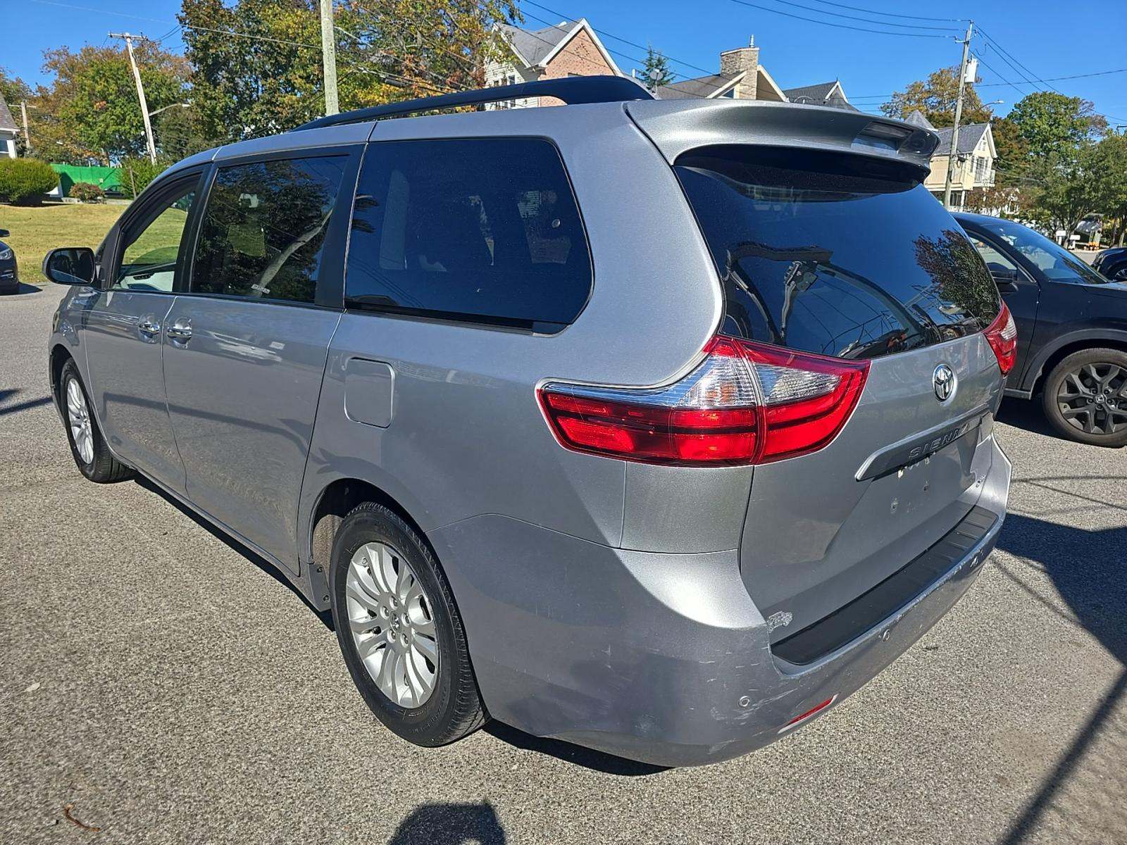 2017 Toyota Sienna XLE FWD