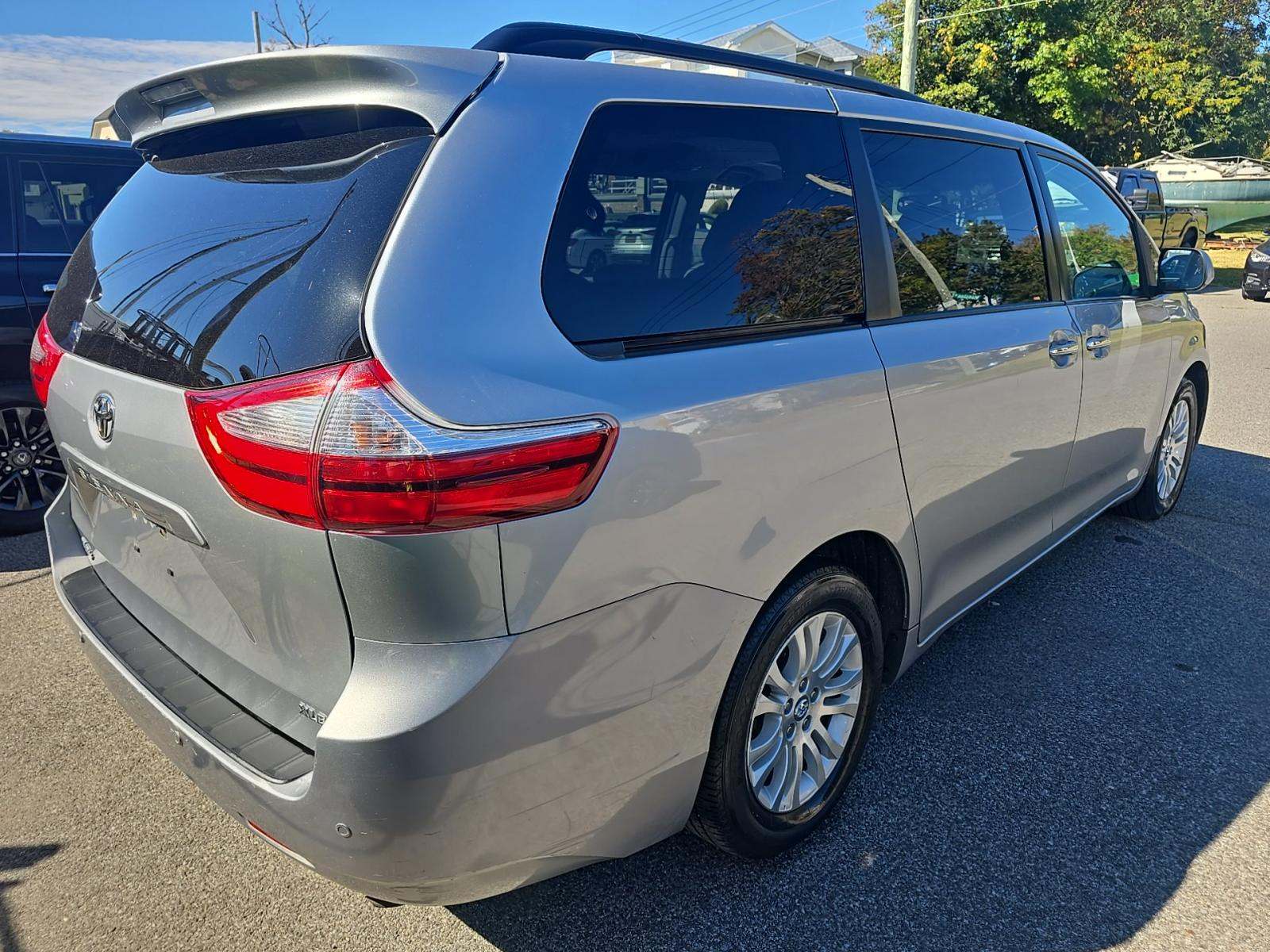 2017 Toyota Sienna XLE FWD