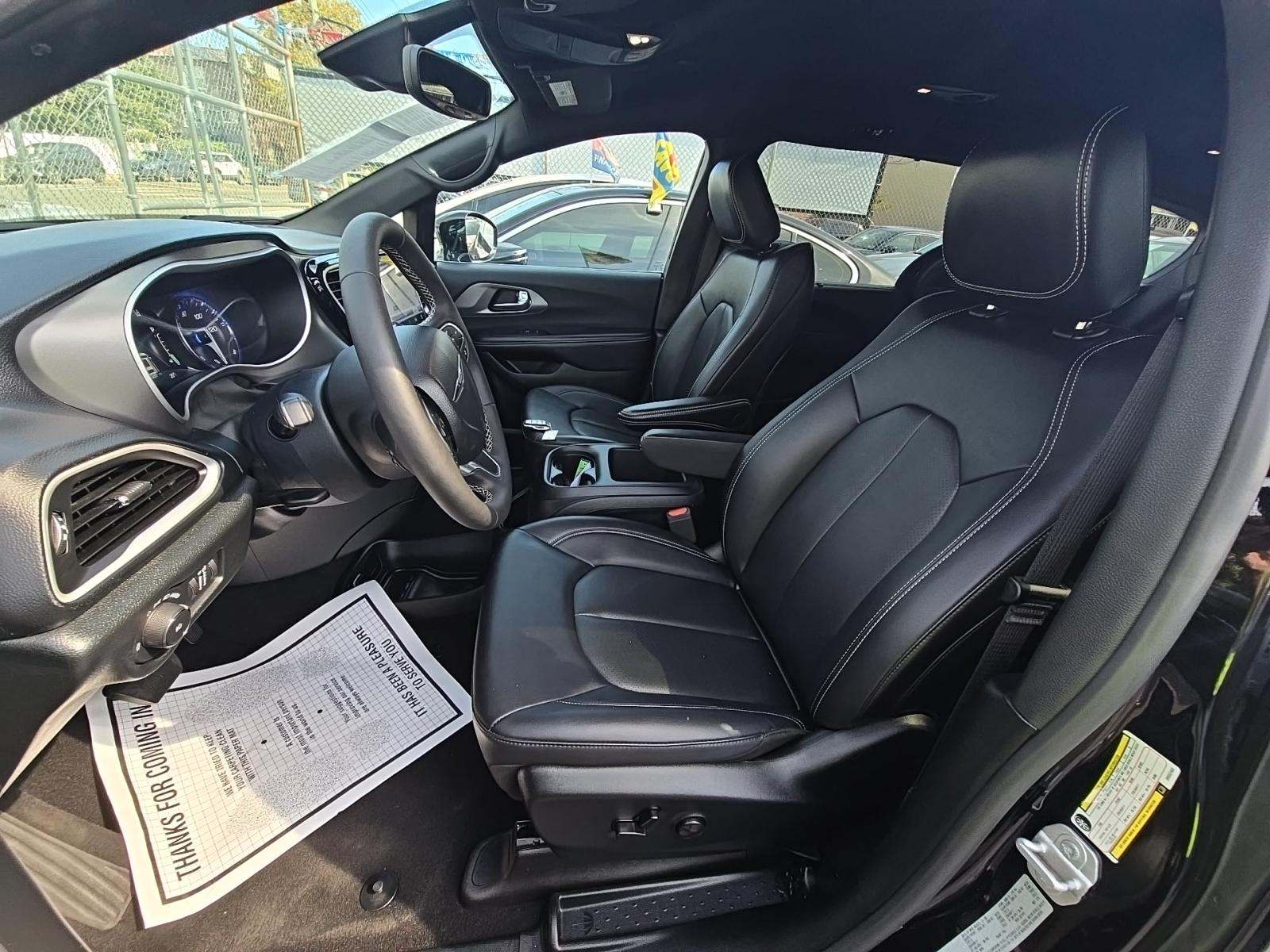 2025 Chrysler Pacifica Select FWD