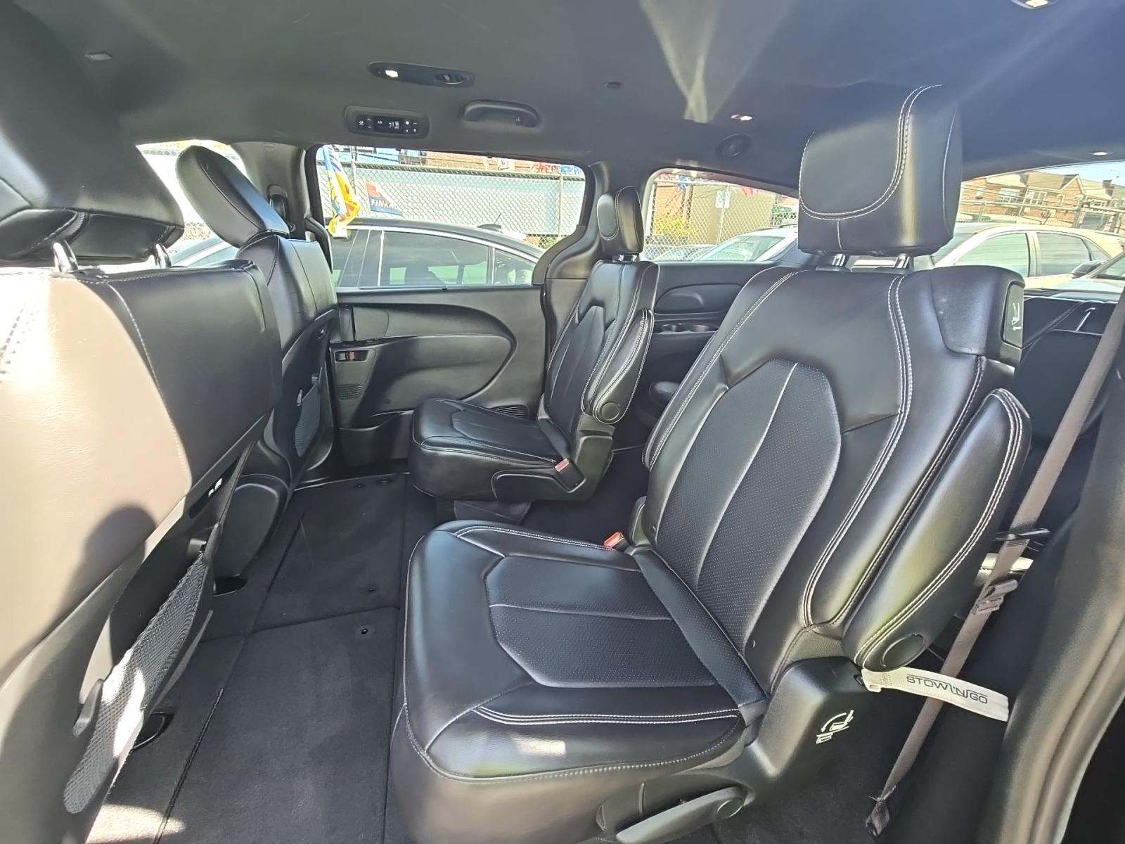 2025 Chrysler Pacifica Select FWD