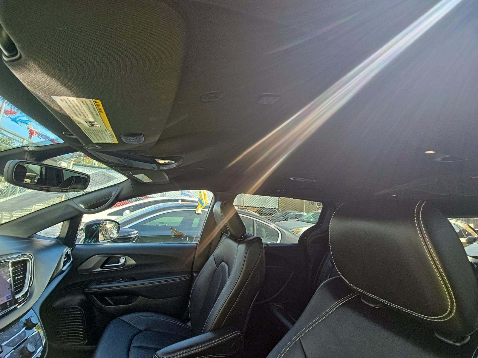 2025 Chrysler Pacifica Select FWD