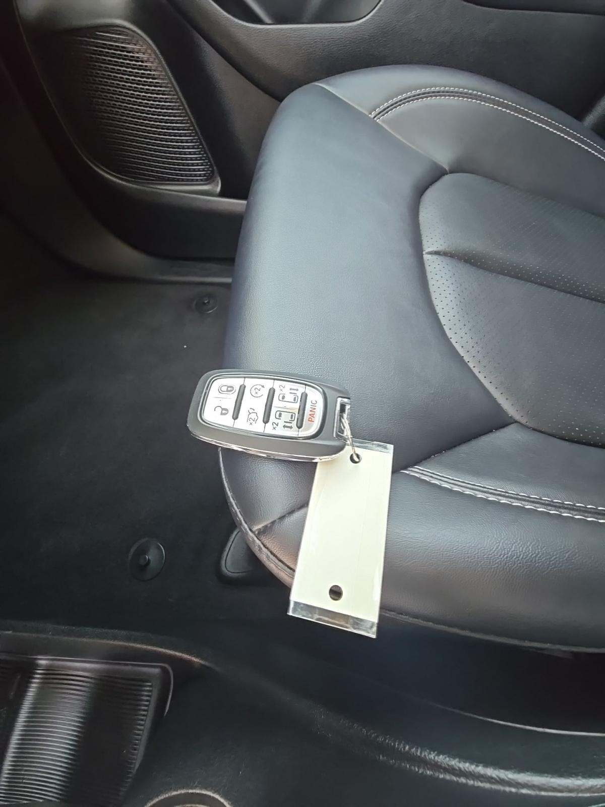 2025 Chrysler Pacifica Select FWD