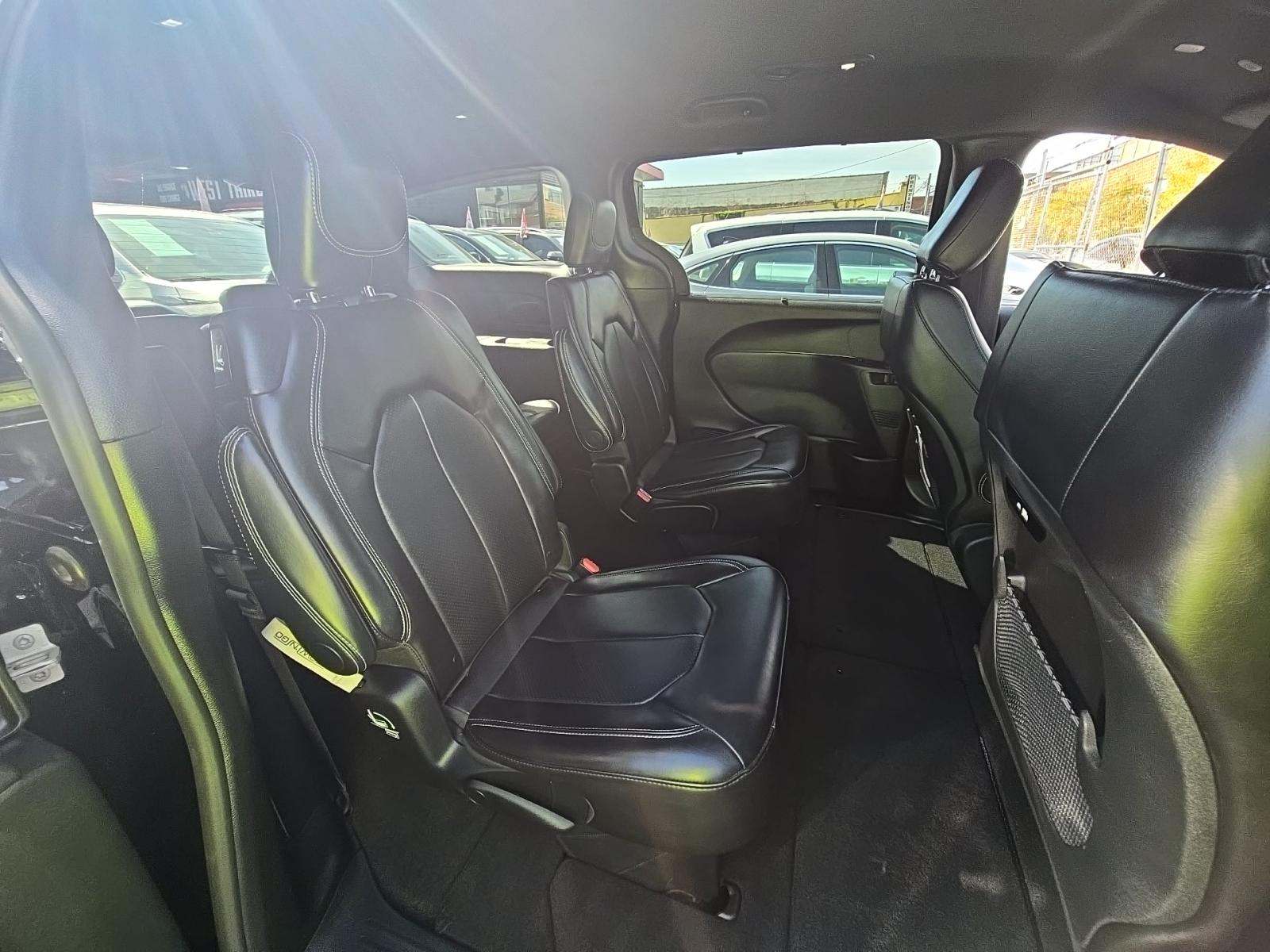 2025 Chrysler Pacifica Select FWD