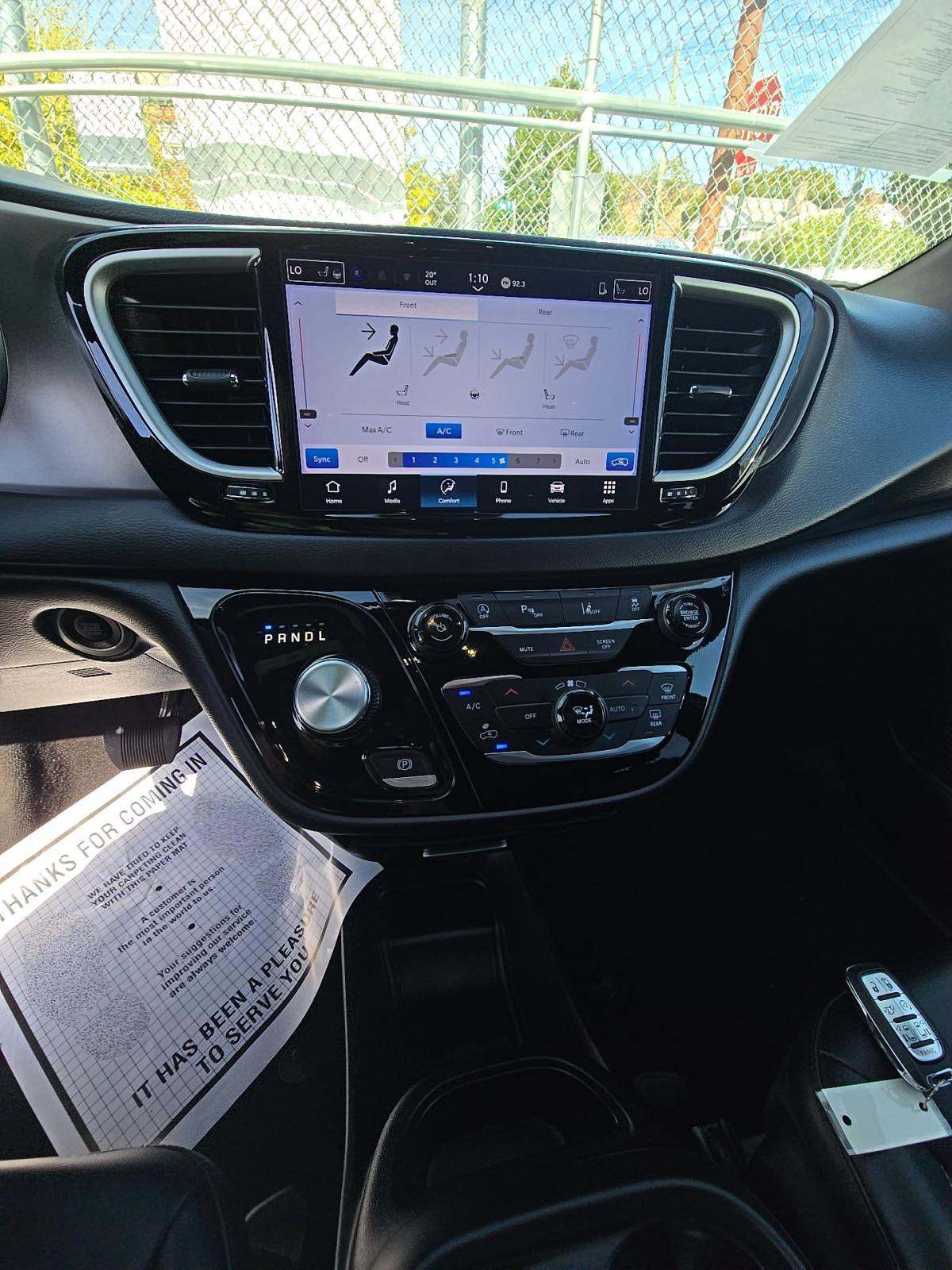 2025 Chrysler Pacifica Select FWD