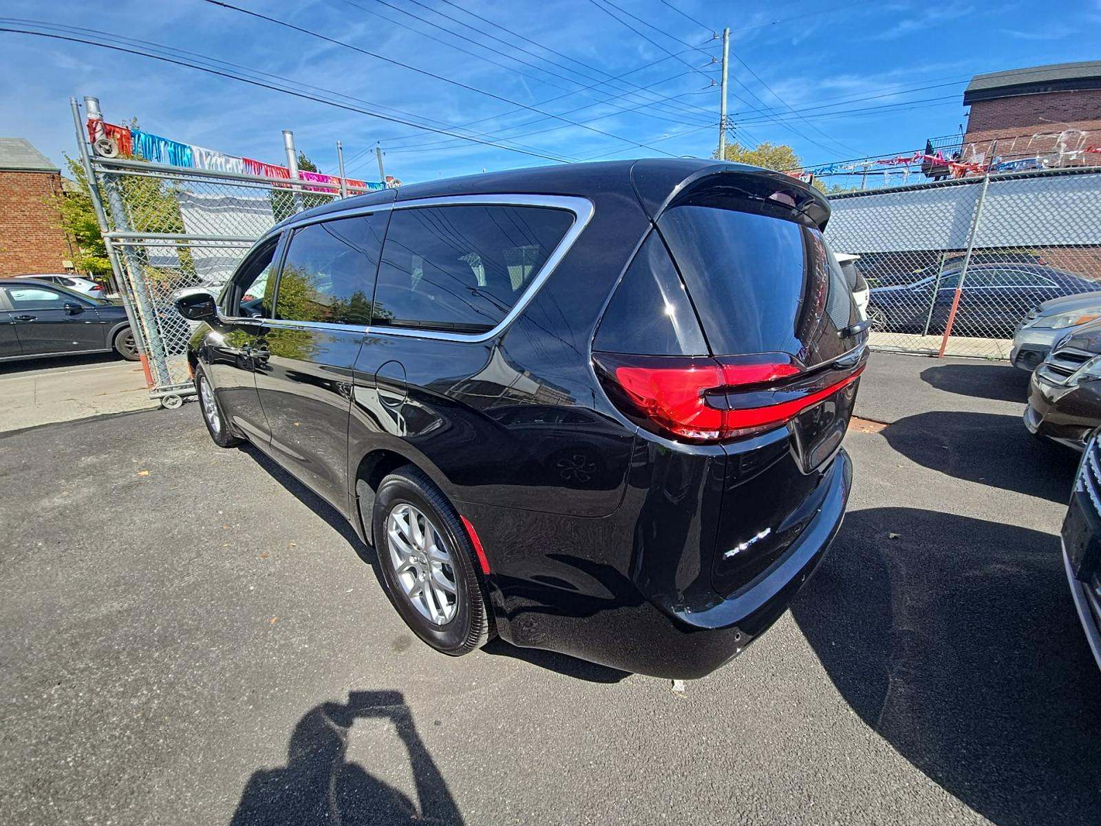 2025 Chrysler Pacifica Select FWD