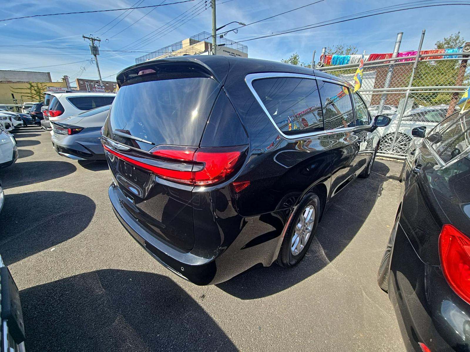 2025 Chrysler Pacifica Select FWD