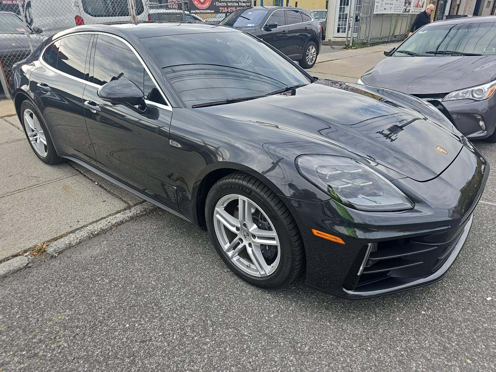 2025 Porsche Panamera 4 AWD