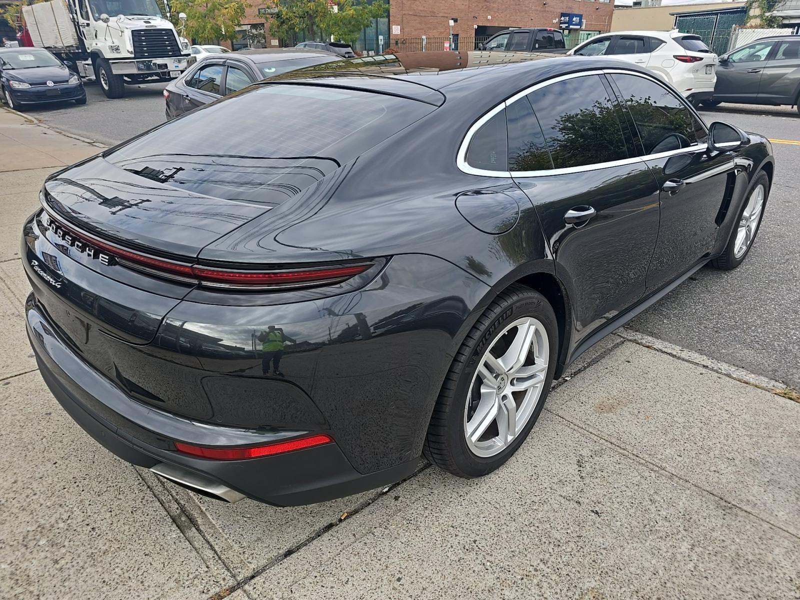 2025 Porsche Panamera 4 AWD