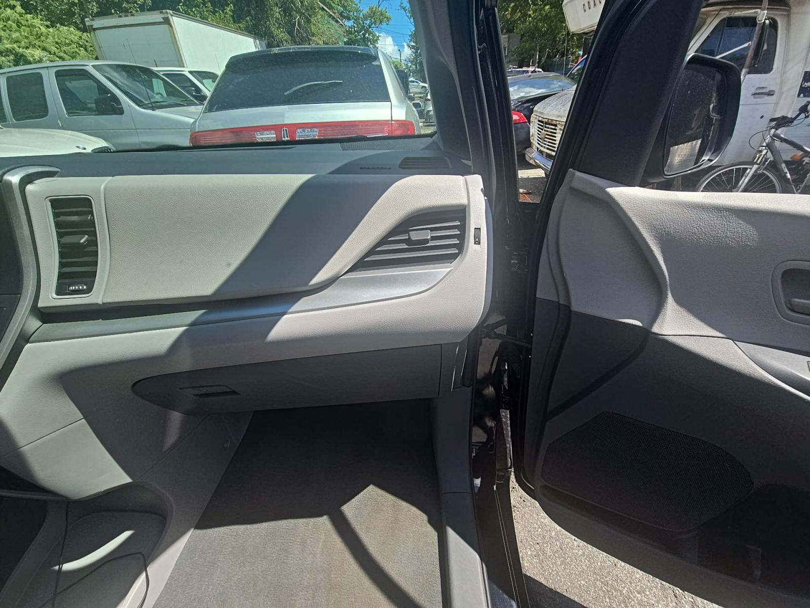 2020 Toyota Sienna L FWD