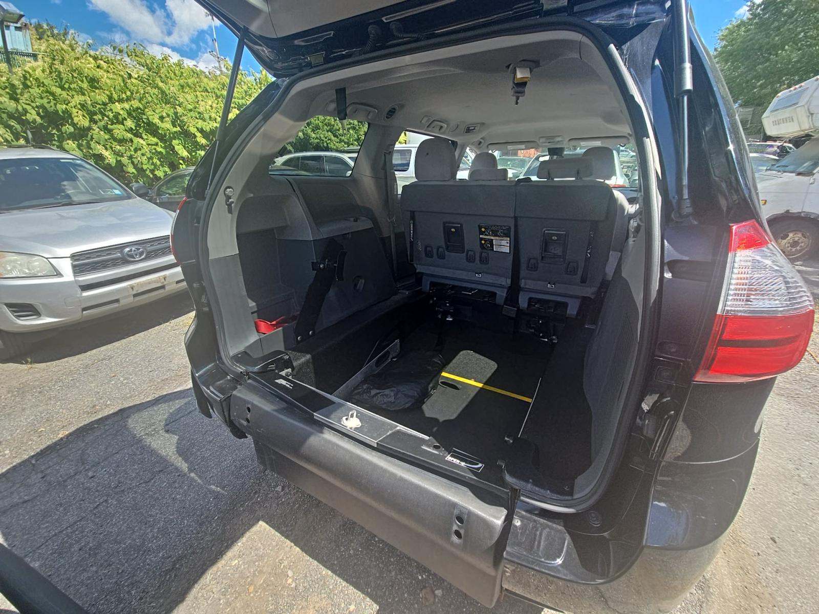 2020 Toyota Sienna L FWD