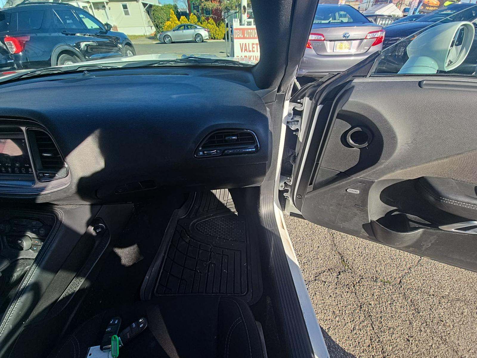 2023 Dodge Challenger SXT RWD