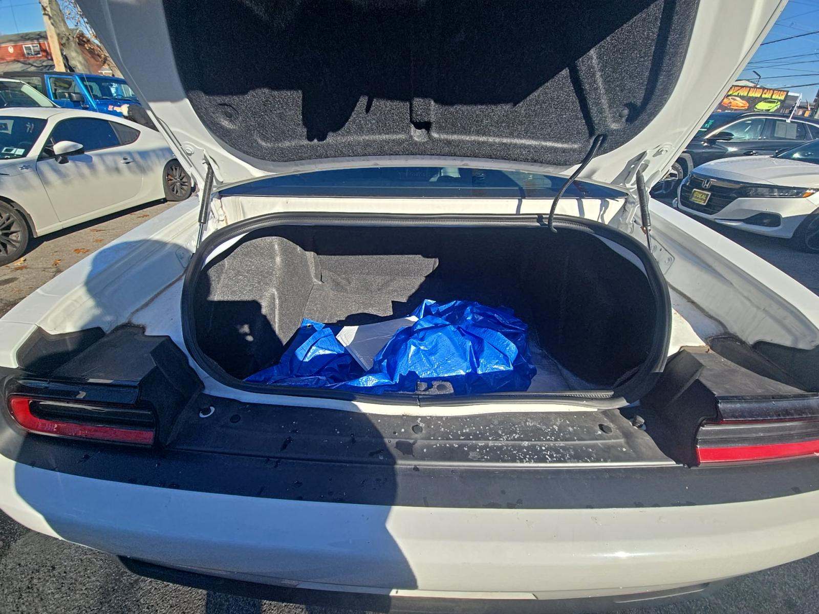 2023 Dodge Challenger SXT RWD