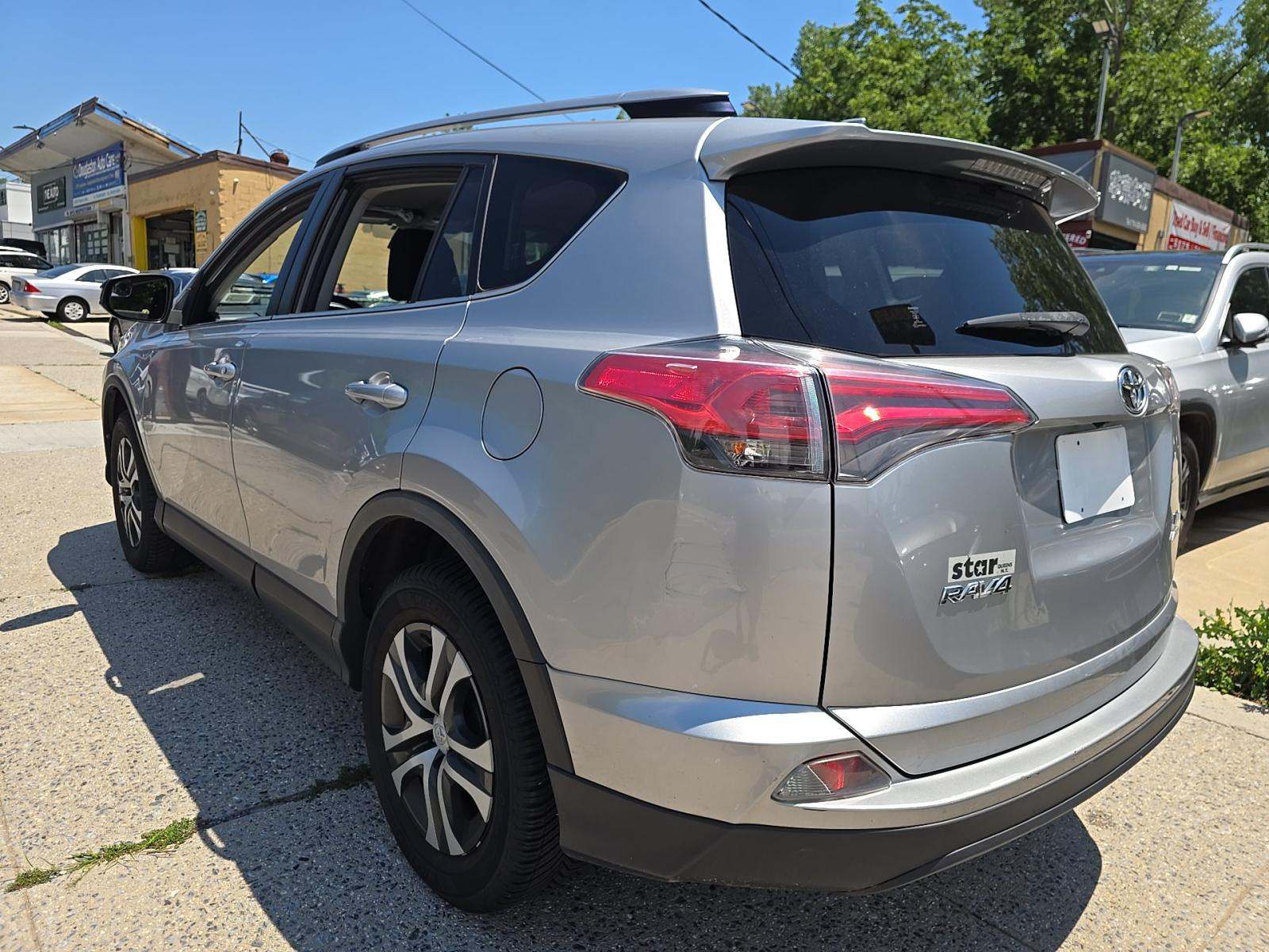 2018 Toyota RAV4 LE AWD