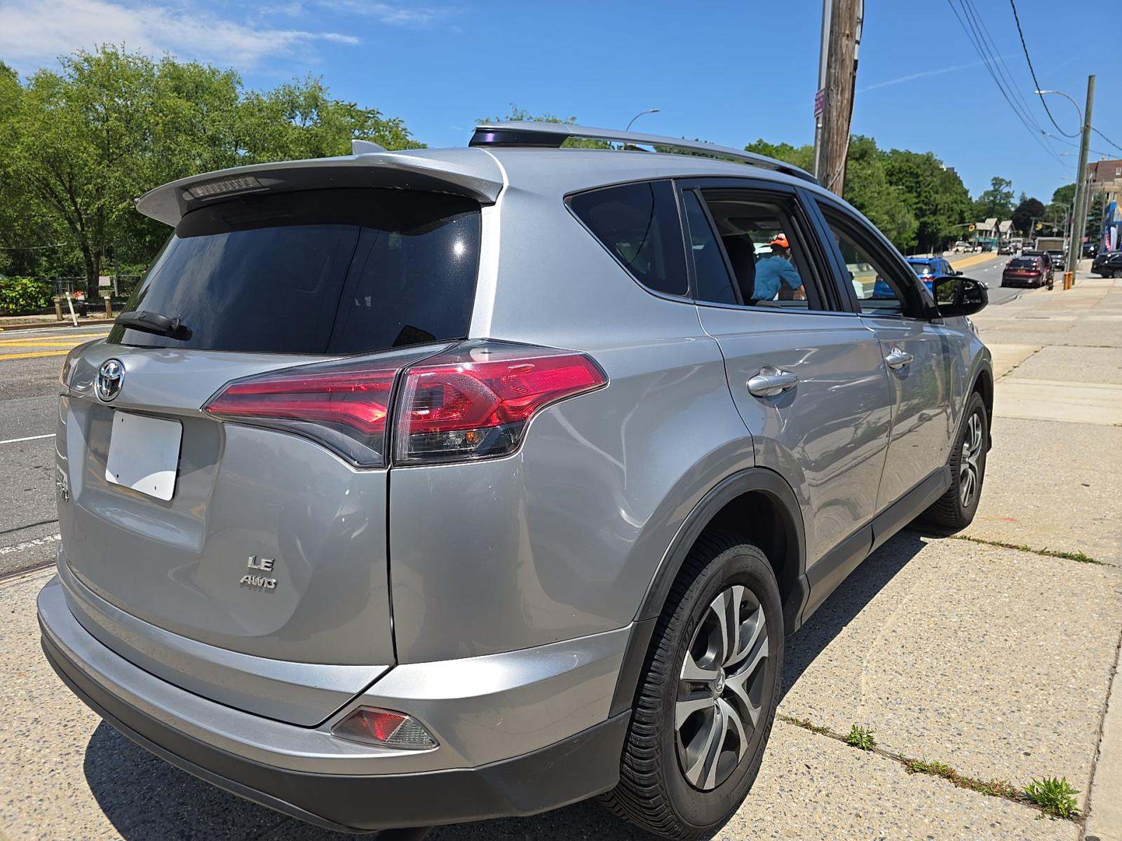 2018 Toyota RAV4 LE AWD
